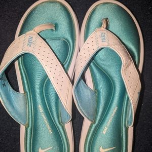 Nike women's sandals size 10